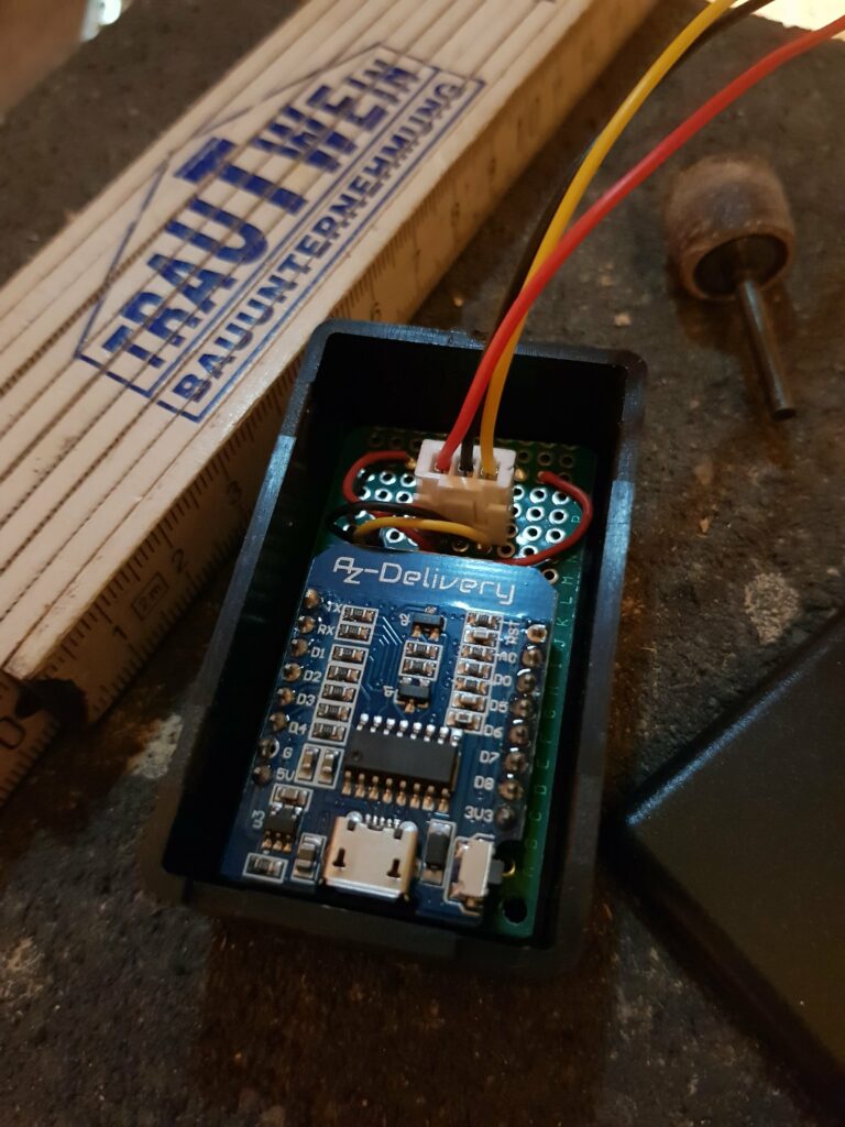 I don’t like grilled cheese – a thresholded IoT (MQTT) DHT22 sensor on with a D1 mini written in MicroPython with circuit diagram, casing and installation